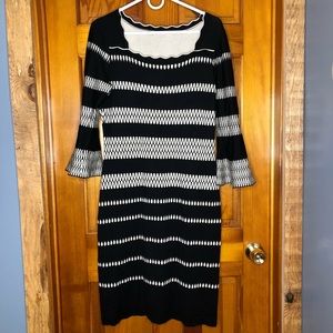 Black & cream super soft sweater dress with bell sleeves M - no size tag